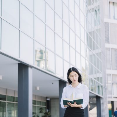 businesswoman-reading-street
